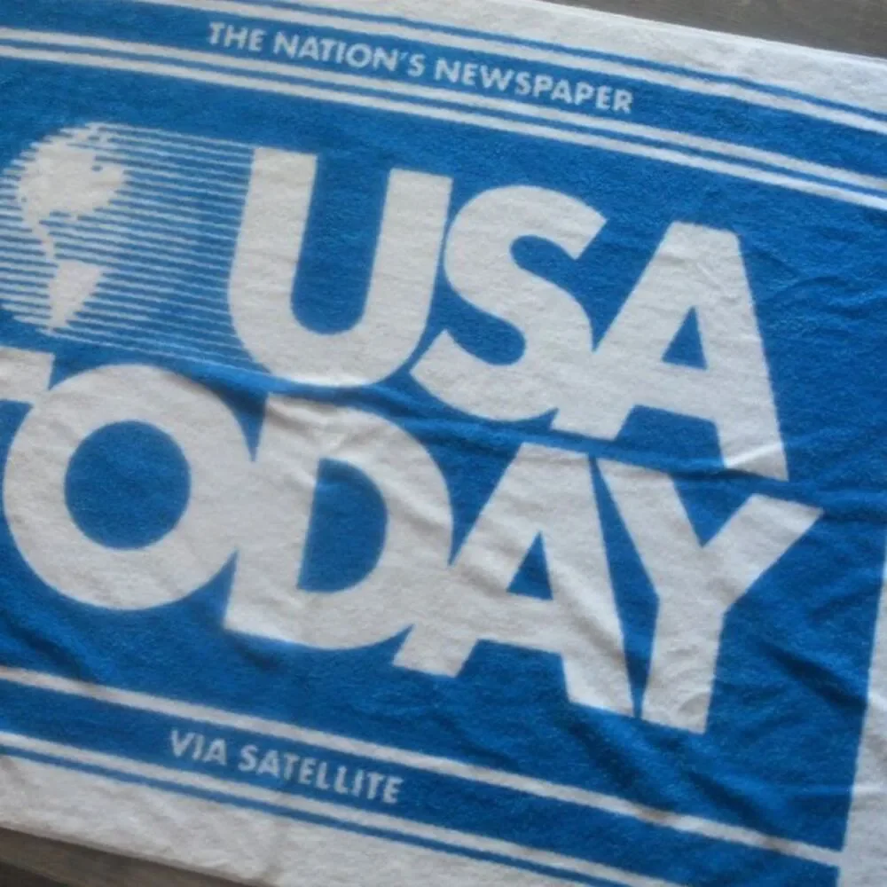 USA TODAY Newspaper Promotional Advertising Beach Towel 1982 62 x 36.5